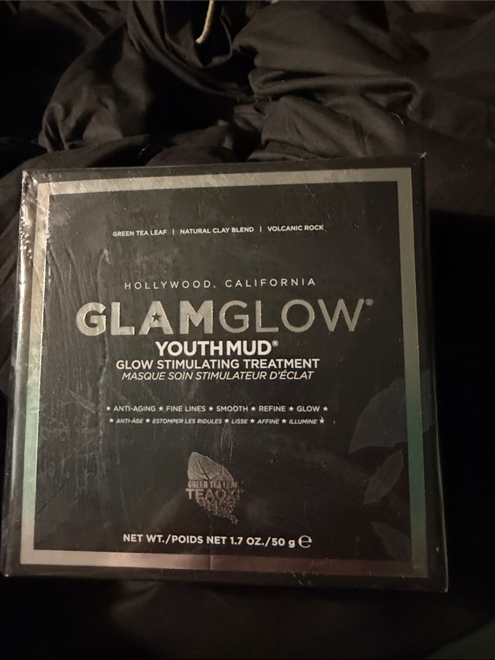 GLAMGLOW Youthmud Glow Stimulating Treatment - black and silver packaging